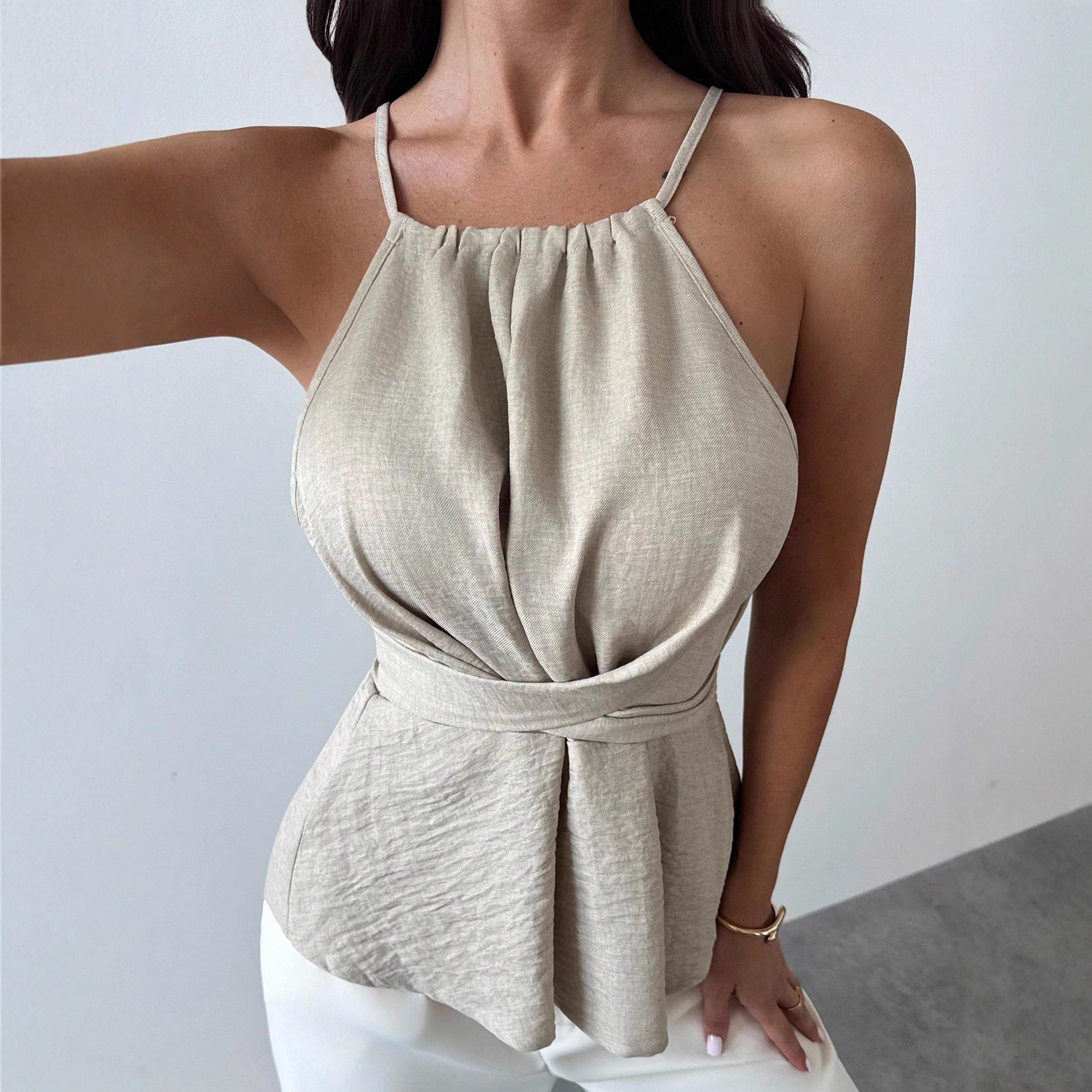 Strap-fit Waist-cinching Blousestyling Shots For European And American Looks - Image 5